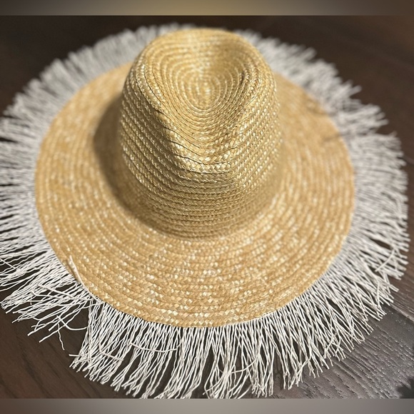 ?KENSIE??NWT?Straw Hat with White Fringe main image 4